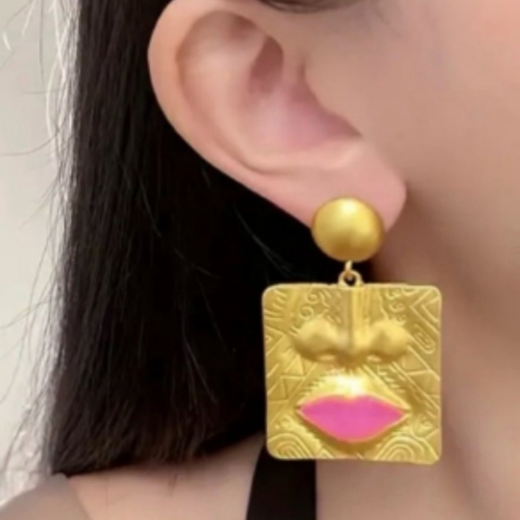 Gorgeous Gold Tribal earrings! New With Tags! - Picture 5 of 6